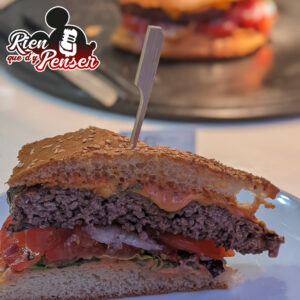 Restos, foodtrucks, peut-on bien manger à Avengers Campus ?